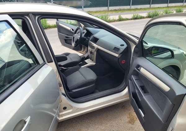 Opel Astra cena 12000 przebieg: 226138, rok produkcji 2007 z Łódź małe 137